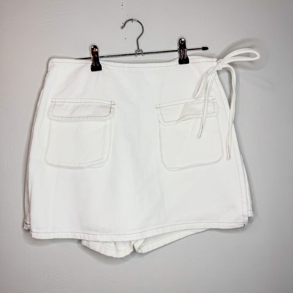 Day + Moon White Denim Wrap Cargo Skort Front Pockets Side Tie NWT Size Medium